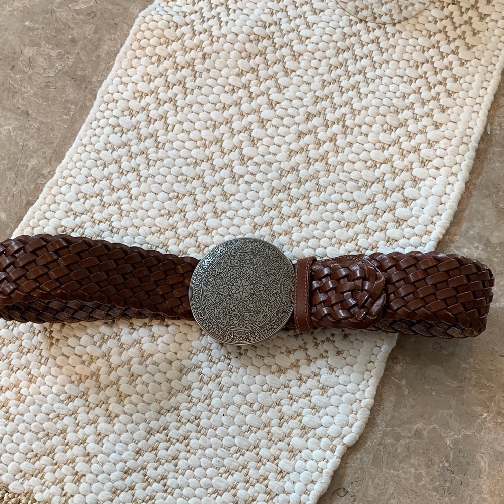 Brown Woven Leather  Belt with Decorative Silver round  Buckle s/m